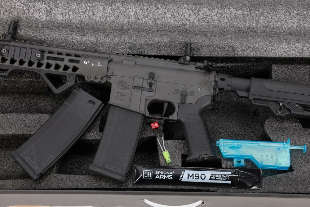 SPECNA ARMS RRA SA-E17 EDGE&trade; HAL 2 Light Ops Stock Gen. 2 Chaos Grijs